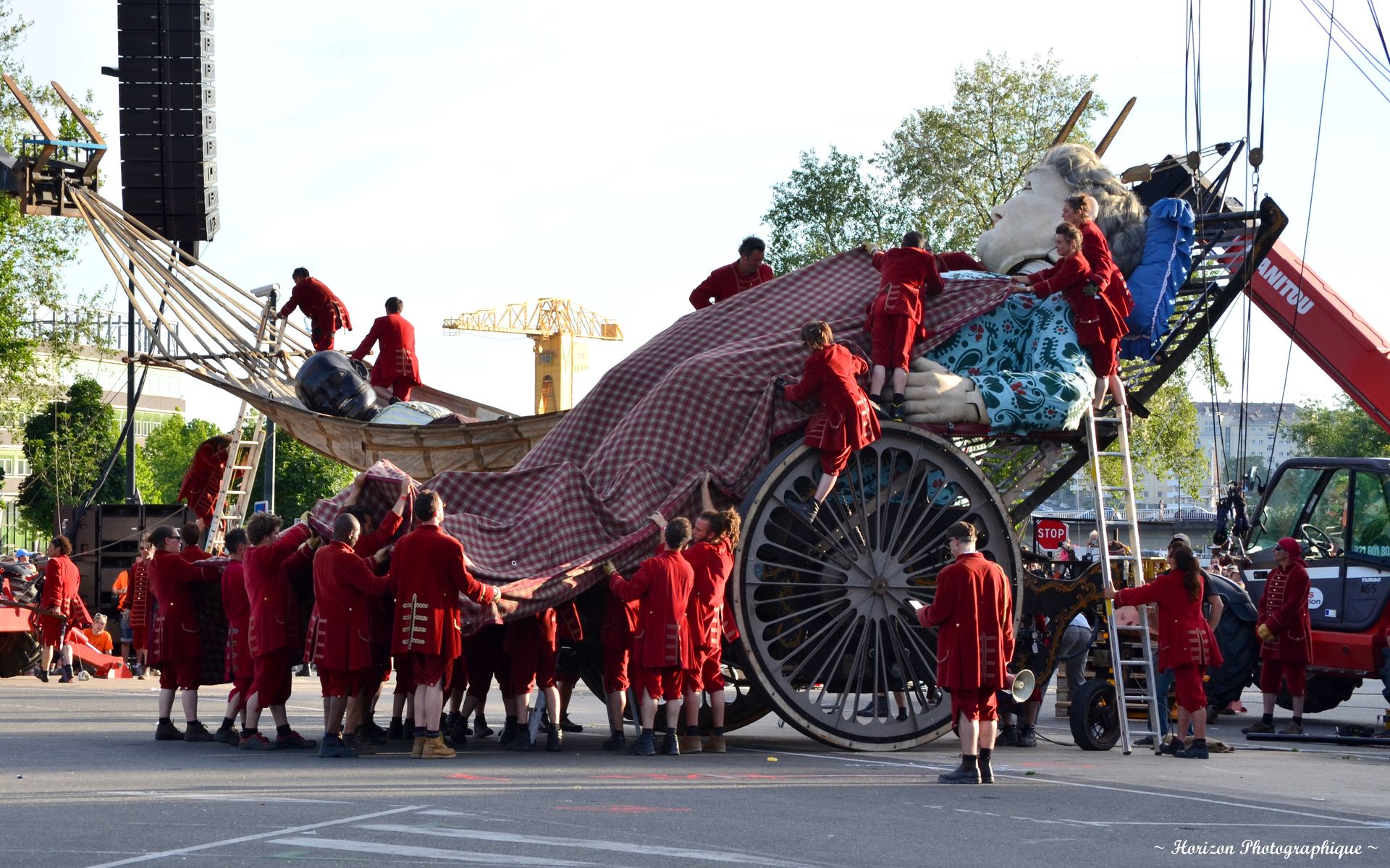 ROYAL DE LUXE - LE MUR DE PLANCK NANTES 