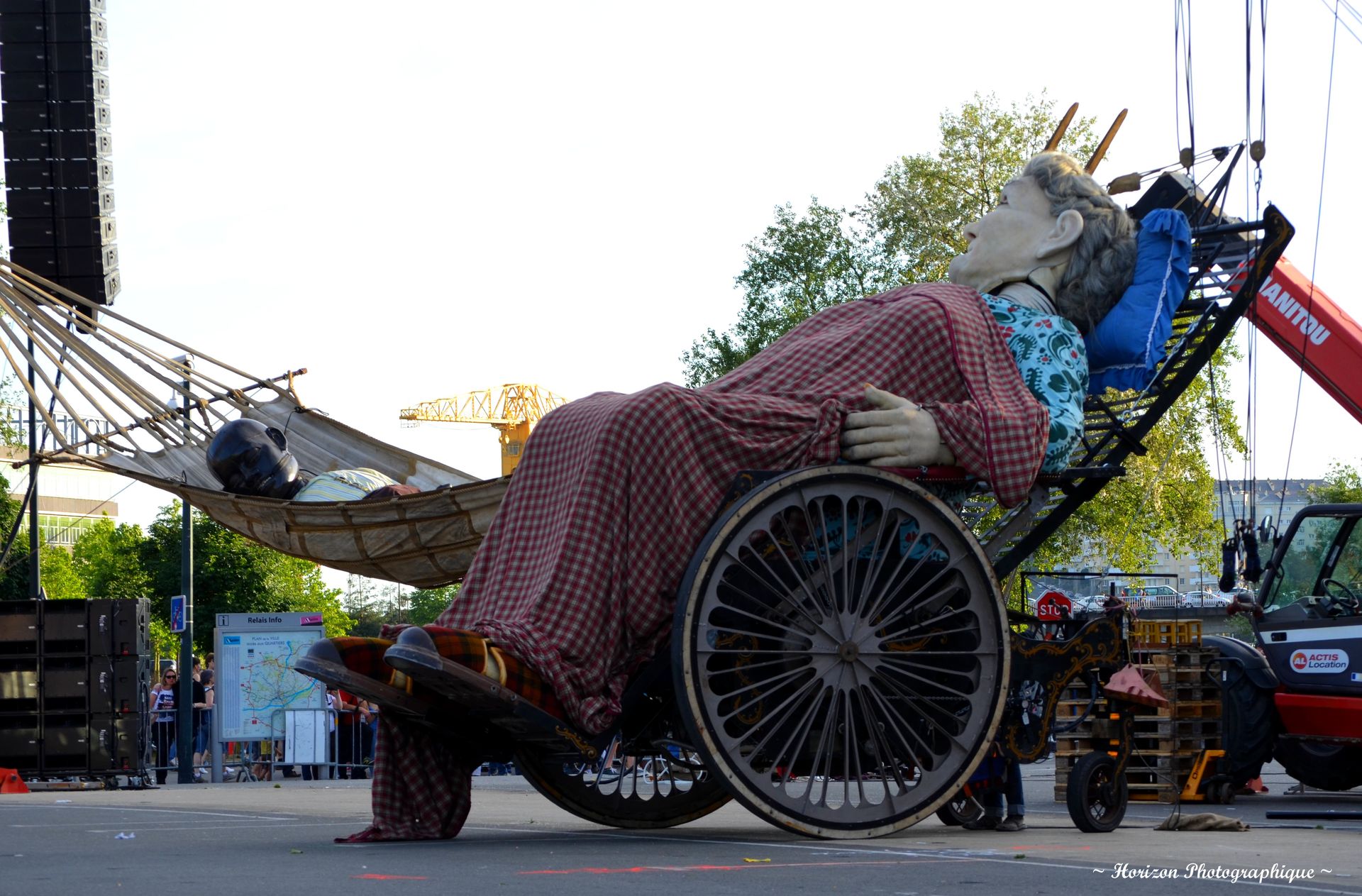 ROYAL DE LUXE - LE MUR DE PLANCK NANTES 